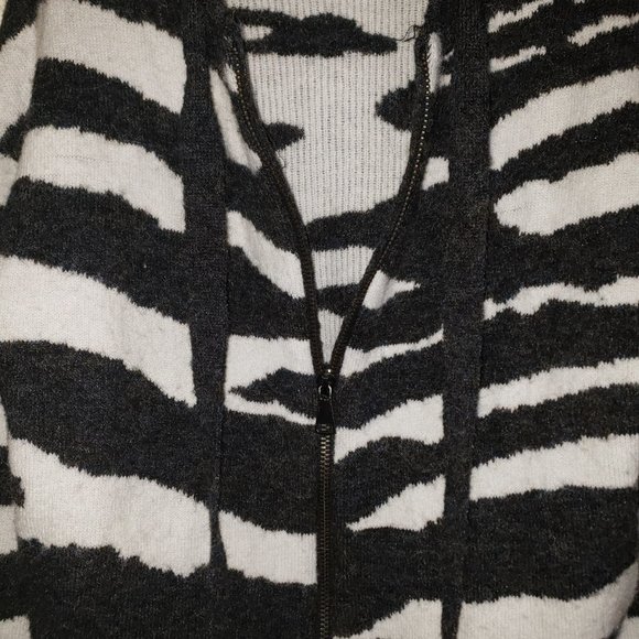 Women's wool sweater jacket with hoodie zebra print w/zipper black and white - Picture 3 of 6
